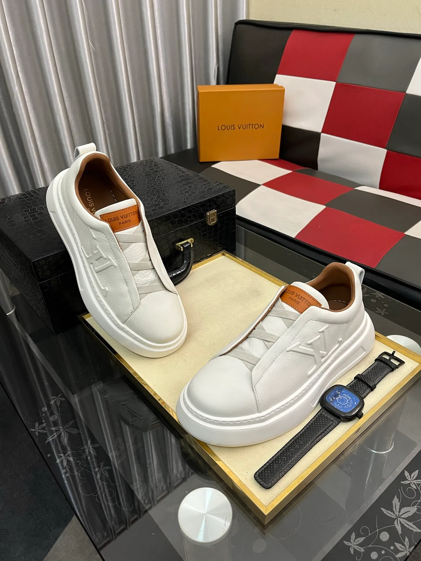 Men's shoes 💰480⌚️⌚️LV Louis Vuitton. The latest fashionable casual shoes are popular in physical stores. New spring and summer comfortable imported custom original cowhide, unique jacquard fabric element design. With sheepskin lining, Lv original bottom, [sun][sun] high-end packaging and high quality💪Details determine the quality, you can enter and leave the counter at will, the code number is 38-442️⃣colors available
